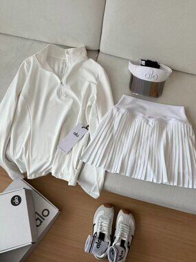 Alo Yoga White Tracksuit (Sleeveless Sweatshirt + Skirt) Size M.